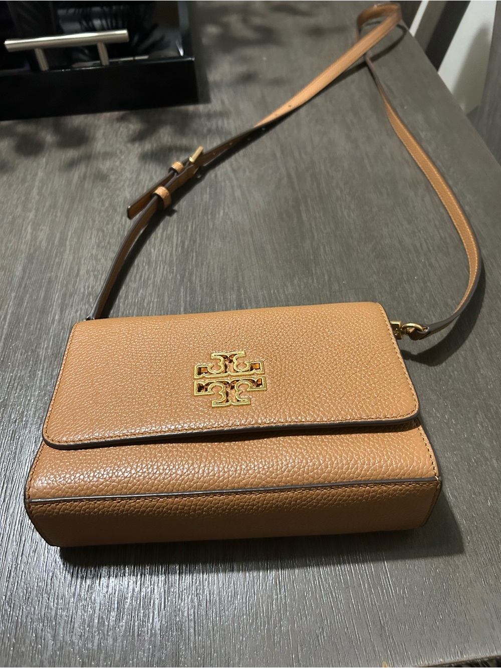 Tory Burch Caramel Pebbled Leather Crossbody with Gold Logo - Picture 4 of 8